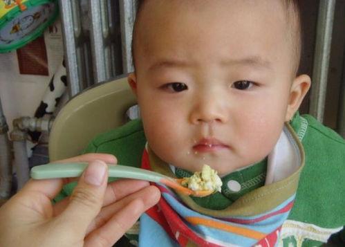 五月小孩吃瓜,小孩欢乐吃瓜时光